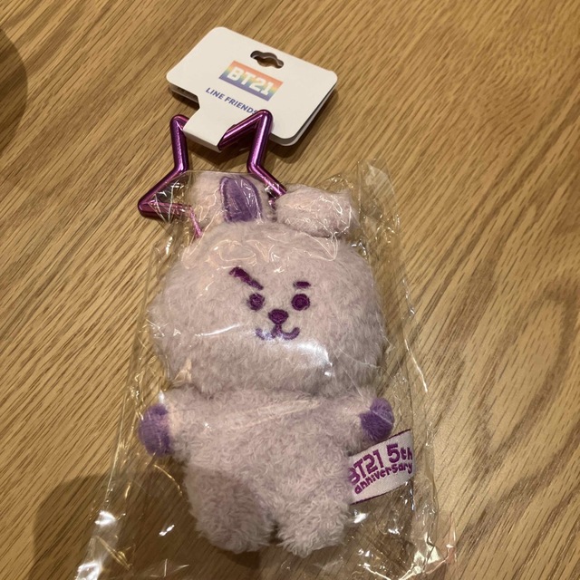 BT21(ビーティーイシビル)のBT21 5周年 マスコット パープル COOKY BT21 クッキー エンタメ/ホビーのおもちゃ/ぬいぐるみ(キャラクターグッズ)の商品写真