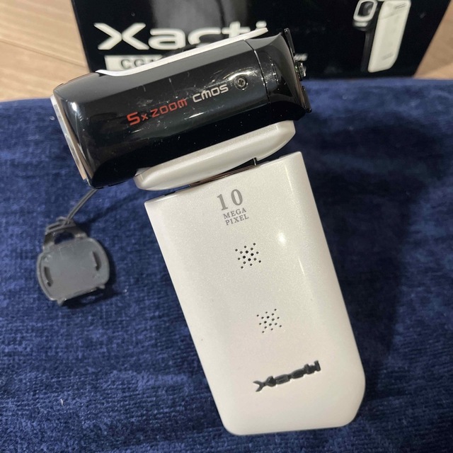 SANYO Xacti デジタルムービーカメラ DMX-CG11(W) SANYO Xacti デジタルムービーカメラ DMX-CG11(W)