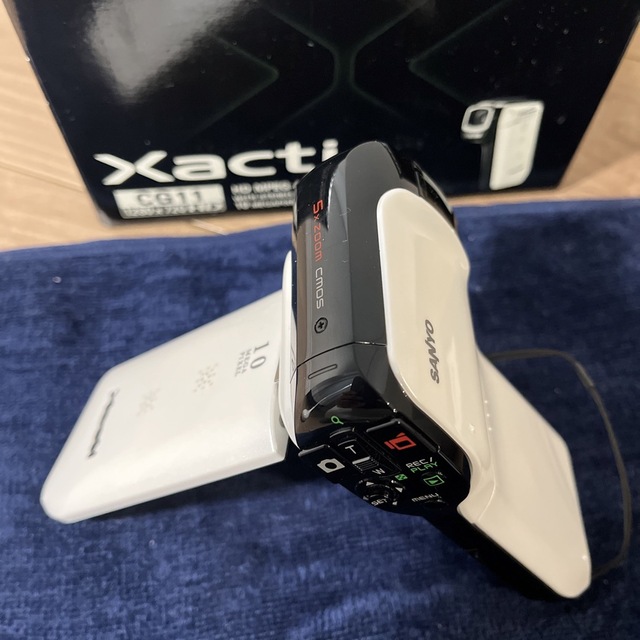 SANYO Xacti デジタルムービーカメラ DMX-CG11(W) SANYO Xacti デジタルムービーカメラ DMX-CG11(W)