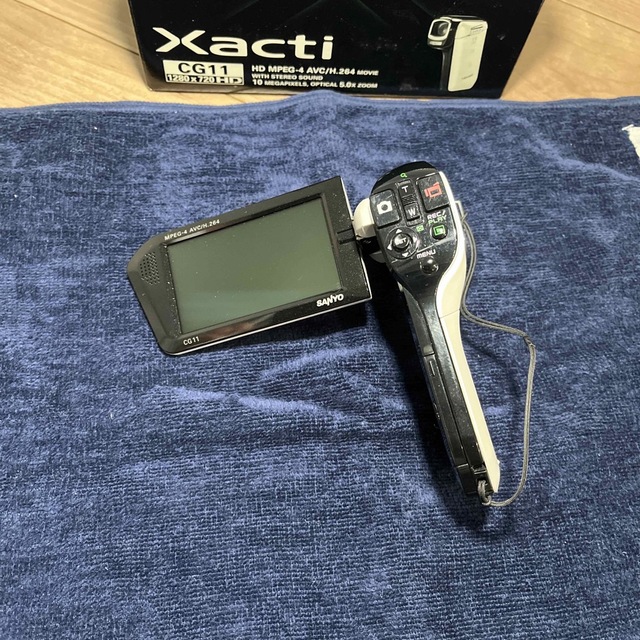 SANYO Xacti デジタルムービーカメラ DMX-CG11(W) SANYO Xacti デジタルムービーカメラ DMX-CG11(W)
