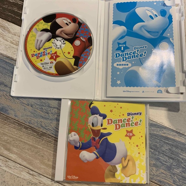 Disney(ディズニー)の値下げ　ディズニー　Dance! Dance!  DVD1のみ&CD エンタメ/ホビーのDVD/ブルーレイ(キッズ/ファミリー)の商品写真