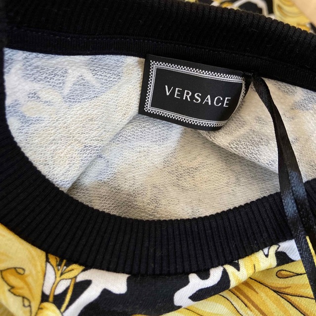 大幅値下げします。　新品未使用　VERSACE キッズ　Tシャツ　半袖　タグ付き