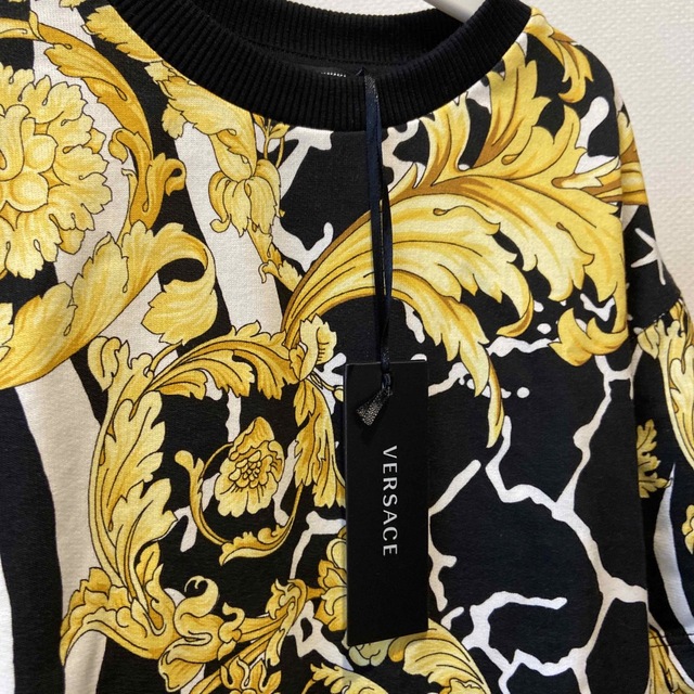 大幅値下げします。　新品未使用　VERSACE キッズ　Tシャツ　半袖　タグ付き