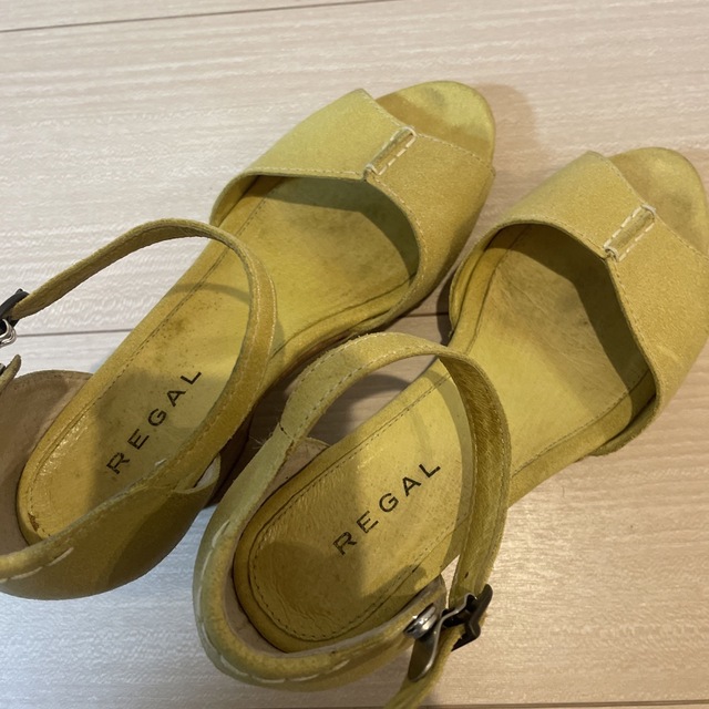 REGAL(リーガル)のリーガルREGAL  23.5cm  サンダル　黄色　イエロー レディースの靴/シューズ(サンダル)の商品写真