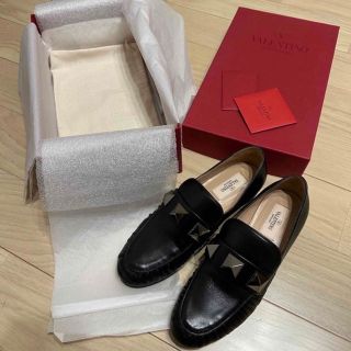 ヴァレンティノ(VALENTINO)のヴァレンティノのロックスタッズローファー(ローファー/革靴)