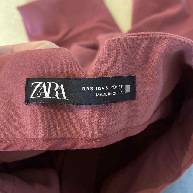 ZARA(ザラ)のハイウエストパンツ レディースのパンツ(カジュアルパンツ)の商品写真