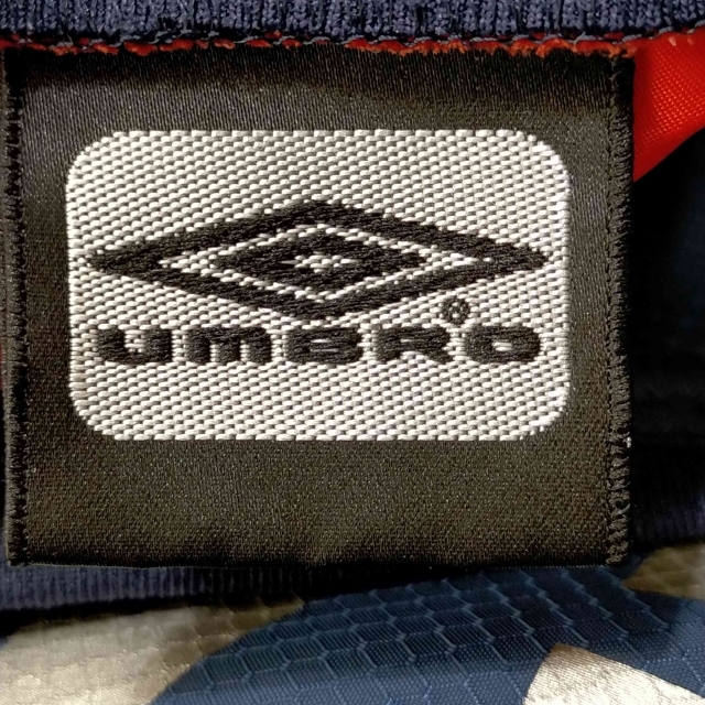 UMBRO(アンブロ)のUMBRO(アンブロ) ロゴプリント ピステ メンズ アウター その他アウター メンズのジャケット/アウター(その他)の商品写真