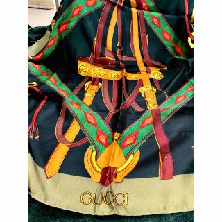 グッチ(Gucci)のGUCCI silk スカーフ　84×86cm 美品(バンダナ/スカーフ)