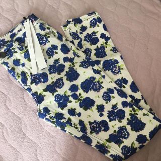 エモダ(EMODA)のpotepote様専用！新品タグ付き！EMODA花柄パンツ♡(スキニーパンツ)