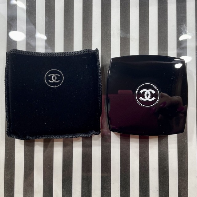 CHANEL(シャネル)の【美品】シャネル　レキャトルオンブル　322 ブラーリーグレイ コスメ/美容のベースメイク/化粧品(アイシャドウ)の商品写真