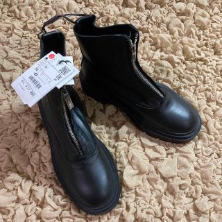 ザラ(ZARA)の【新品】【希少】ZARA ザラ　THE ROW風フロントジップブーツ　厚底　36(ブーツ)