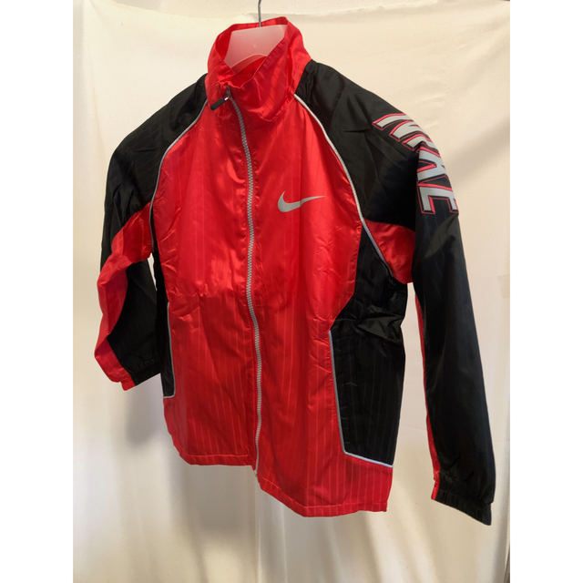 NIKE(ナイキ)のNIKE ジュニア ストライプウーブン トリコットラインドジャケット キッズ/ベビー/マタニティのキッズ服男の子用(90cm~)(ジャケット/上着)の商品写真