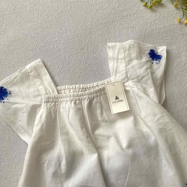 babyGAP(ベビーギャップ)の629 くう様専用　babyGap 綿毛舞う刺繍をあしらったセットアップ キッズ/ベビー/マタニティのベビー服(~85cm)(ワンピース)の商品写真