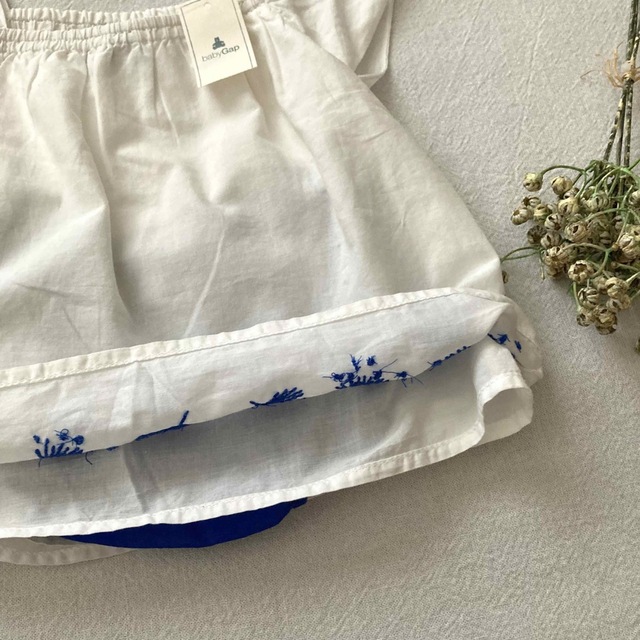 babyGAP(ベビーギャップ)の629 くう様専用　babyGap 綿毛舞う刺繍をあしらったセットアップ キッズ/ベビー/マタニティのベビー服(~85cm)(ワンピース)の商品写真