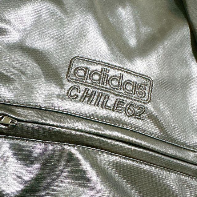 人気セール adidas CHILE62 トラックジャケット トレフォイユ 光沢 黒×黒 M