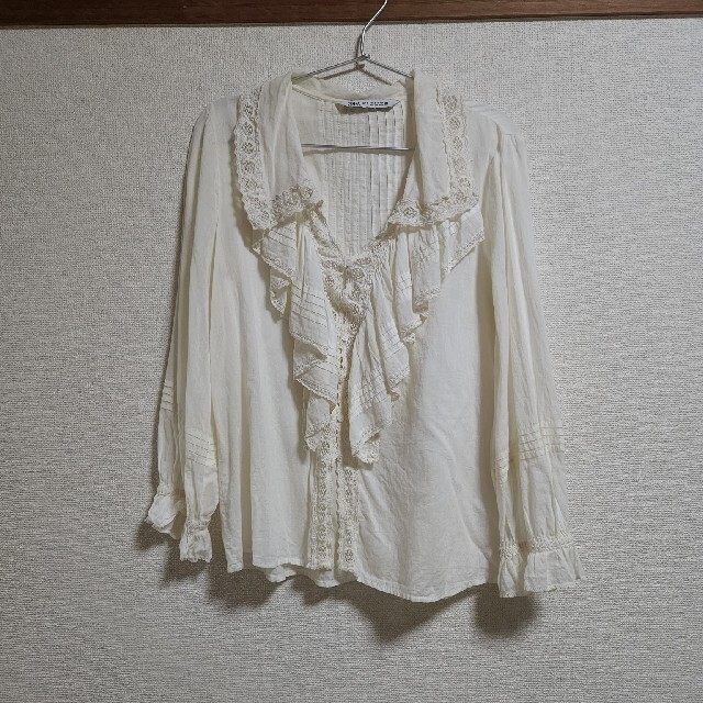 ZARA(ザラ)のZARA ザラ　フリルコットンブラウス レディースのトップス(シャツ/ブラウス(長袖/七分))の商品写真