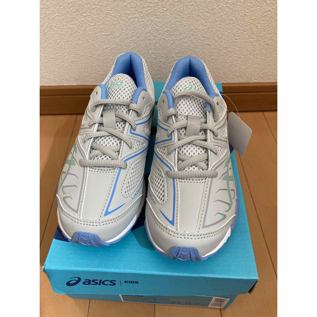 asics(アシックス)のタグ付き キッズ スニーカー asics LAZERBEAM 21.5cm キッズ/ベビー/マタニティのキッズ靴/シューズ(15cm~)(スニーカー)の商品写真