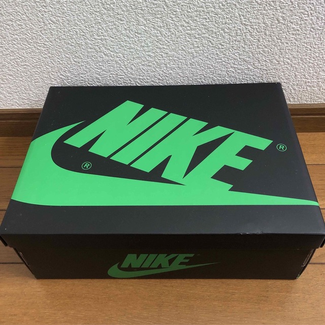 NIKE(ナイキ)のNIKE AIR JORDAN 1 HIGH OG GS LUCKY GREEN レディースの靴/シューズ(スニーカー)の商品写真