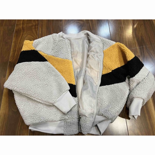 ジャケット　モコモコ　ショート丈　M レディースのジャケット/アウター(ブルゾン)の商品写真