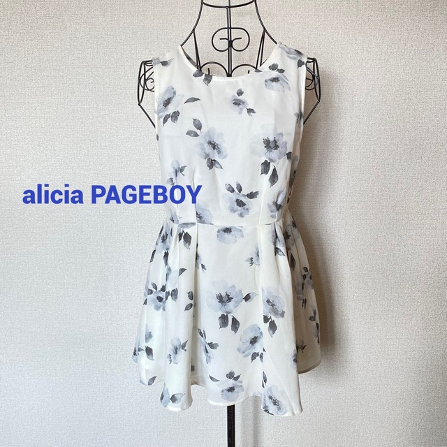 PAGEBOY(ページボーイ)のalicia PAGEBOY モノトーン　フラワー柄　ノースリーブカットソー レディースのトップス(カットソー(半袖/袖なし))の商品写真