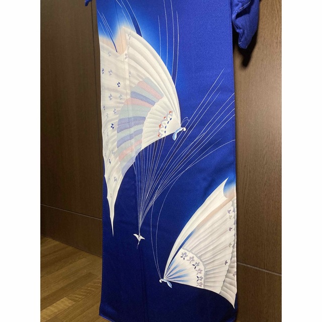 訪問着 未着用 袷 仕立て済み 濃青の幻想的な蝶の正絹着物 レディースの水着/浴衣(着物)の商品写真