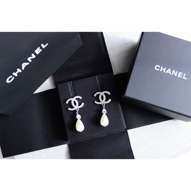 CHANEL 22C 2022aw パール クリスタル ストラス ピアス 美品 | フリマアプリ ラクマ
