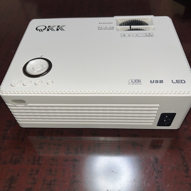 QKK 2200ルーメン 小型プロジェクター