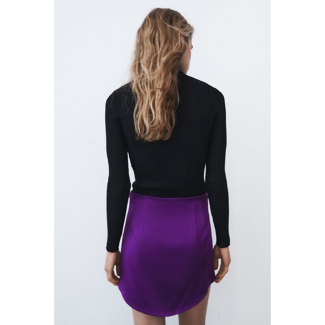 ZARA(ザラ)のZARA　 ハイウエスト サテンスカート　XSサイズ　パープル レディースのスカート(ミニスカート)の商品写真