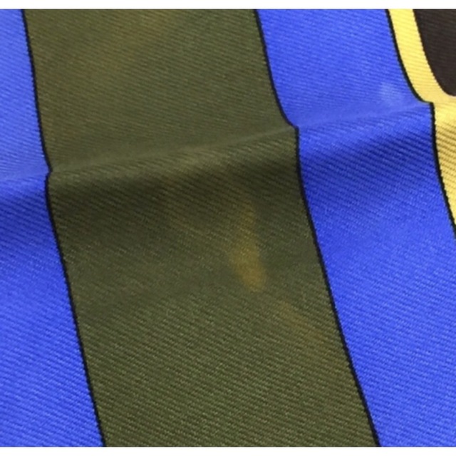 celine(セリーヌ)のセリーヌ スカーフ 直径 約90cm 金具モチーフ カーキ系 × パープル系 レディースのファッション小物(バンダナ/スカーフ)の商品写真