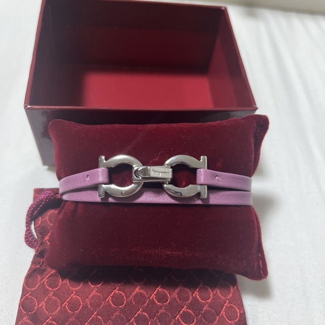 Salvatore Ferragamo(サルヴァトーレフェラガモ)の未使用Salvatore Ferragamoダブルガンチーニ2wayブレスレット レディースのアクセサリー(ブレスレット/バングル)の商品写真