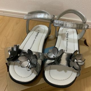 ベベ(BeBe)のBeBe 17cm シルバーサンダル　※使用感有り(サンダル)