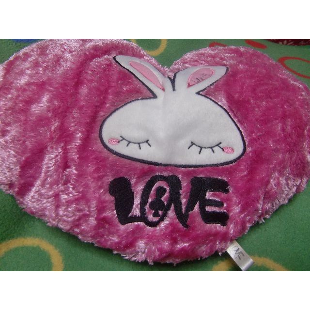 LOVE(ピンク/大塚愛) ハートフルクッション 中古 インテリア/住まい/日用品の寝具(その他)の商品写真