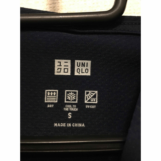 UNIQLO(ユニクロ)のエビちゃん様専用　ユニクロ　エアリズムパーカー　ネイビー　Sサイズ レディースのトップス(パーカー)の商品写真
