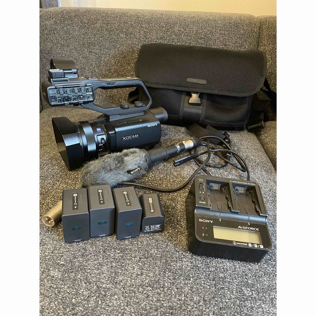 SONY XDCAM PXW-X70 バッテリー4つ ECM-VG1付き SONY XDCAM PXW-X70 バッテリー4つ ECM-VG1付き