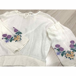 ザラ(ZARA)のパラビオン　ベルスリーブ刺繍ブラウス　ParAvion(シャツ/ブラウス(長袖/七分))