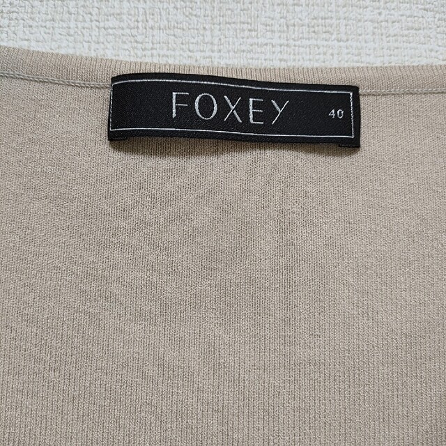 FOXEY(フォクシー)のFOXEY*ニットトップス*エクリュカラー レディースのトップス(カットソー(半袖/袖なし))の商品写真