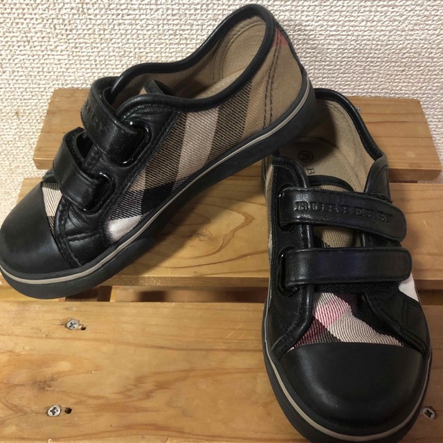 BURBERRY(バーバリー)のバーバリーキッズ靴 キッズ/ベビー/マタニティのキッズ靴/シューズ(15cm~)(スニーカー)の商品写真