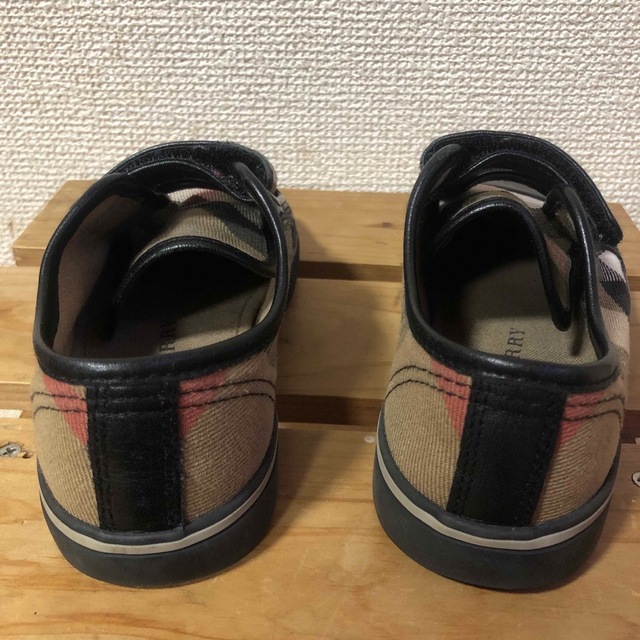 BURBERRY(バーバリー)のバーバリーキッズ靴 キッズ/ベビー/マタニティのキッズ靴/シューズ(15cm~)(スニーカー)の商品写真