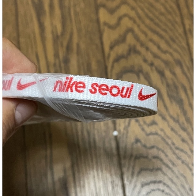 NIKE(ナイキ)のNIKE シューレース　韓国　Seoul 白×赤 メンズの靴/シューズ(その他)の商品写真