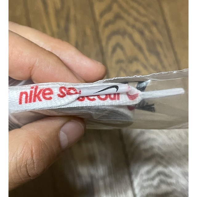 NIKE(ナイキ)のNIKE シューレース　韓国　Seoul 白×赤 メンズの靴/シューズ(その他)の商品写真