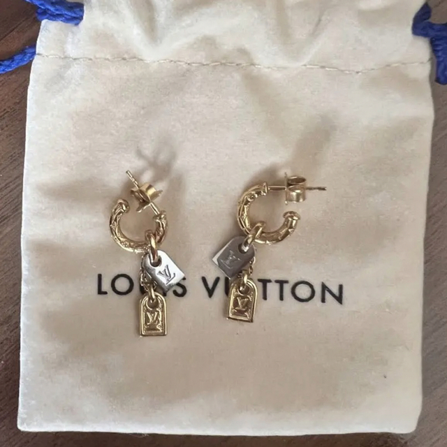 LOUIS VUITTON(ルイヴィトン)のルイヴィトン　人気完売ブックル ドレイユ・ナノグラム プラネット ピアスLV レディースのアクセサリー(ピアス)の商品写真