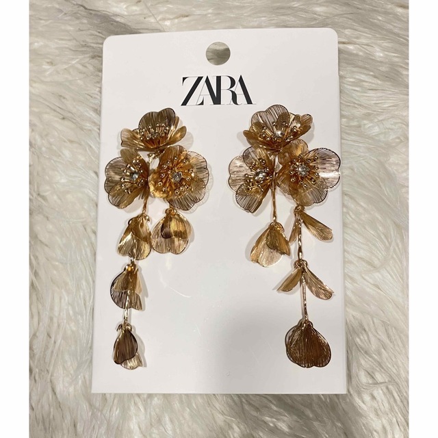 ZARA(ザラ)のZARA カスケード フラワーピアス レディースのアクセサリー(ピアス)の商品写真