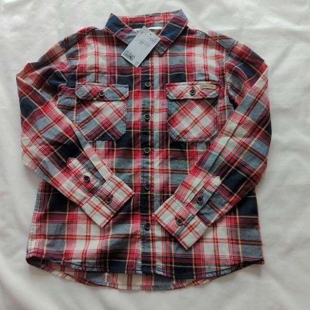 H&M(エイチアンドエム)の⭐新品・タグ付き⭐H&M　チェックシャツ　赤　130　かっこいい　カジュアル キッズ/ベビー/マタニティのキッズ服男の子用(90cm~)(Tシャツ/カットソー)の商品写真