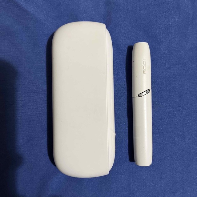 IQOS(アイコス)のiQOS ホワイト本体+スティックセット　ジャンク品 メンズのファッション小物(タバコグッズ)の商品写真