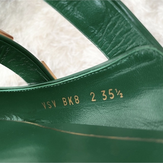 valentino garavani(ヴァレンティノガラヴァーニ)のVALENTINO ヴァレンティノ　スタッズ　フラットミュール　パンプス　現行品 レディースの靴/シューズ(ハイヒール/パンプス)の商品写真