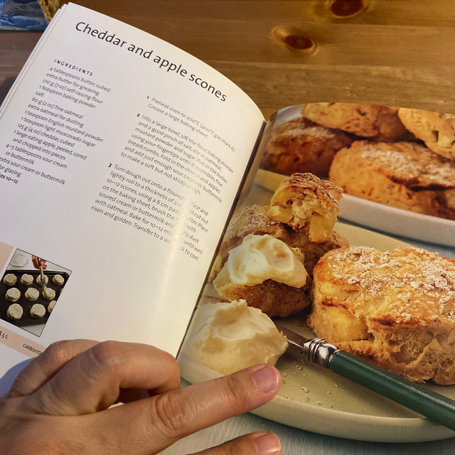 Essential Cooking Series Baking エンタメ/ホビーの本(洋書)の商品写真