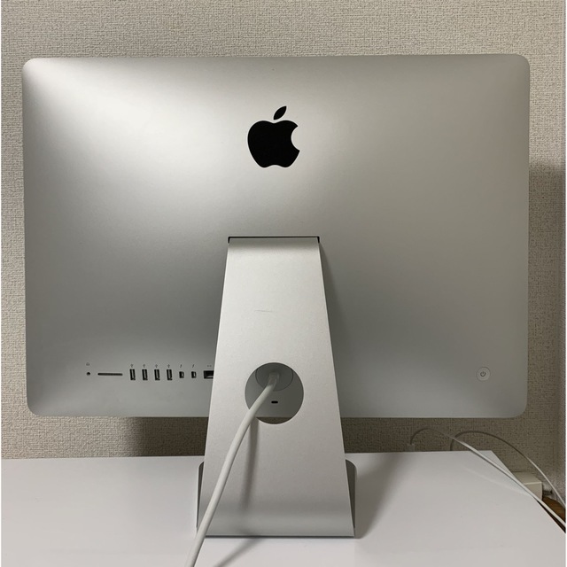 Apple(アップル)のiMac 21.5-inch Late 2015 スマホ/家電/カメラのPC/タブレット(デスクトップ型PC)の商品写真