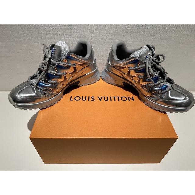 LOUIS VUITTON(ルイヴィトン)の新品❗️ LOUIS VUITTON ジグザグライン スニーカー シルバー メンズの靴/シューズ(スニーカー)の商品写真