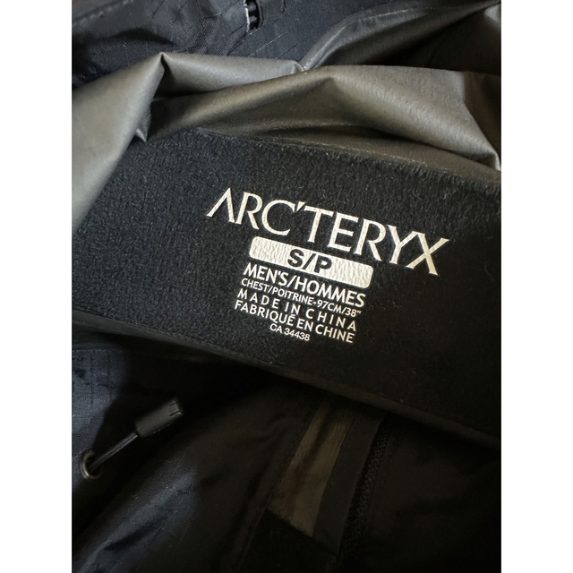 ARC'TERYX(アークテリクス)のアークテリクス　ベータSL Sサイズ　ブラック メンズのジャケット/アウター(マウンテンパーカー)の商品写真