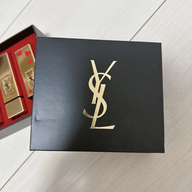 Yves Saint Laurent(イヴサンローラン)のイヴ・サンローラン口紅 コスメ/美容のベースメイク/化粧品(口紅)の商品写真